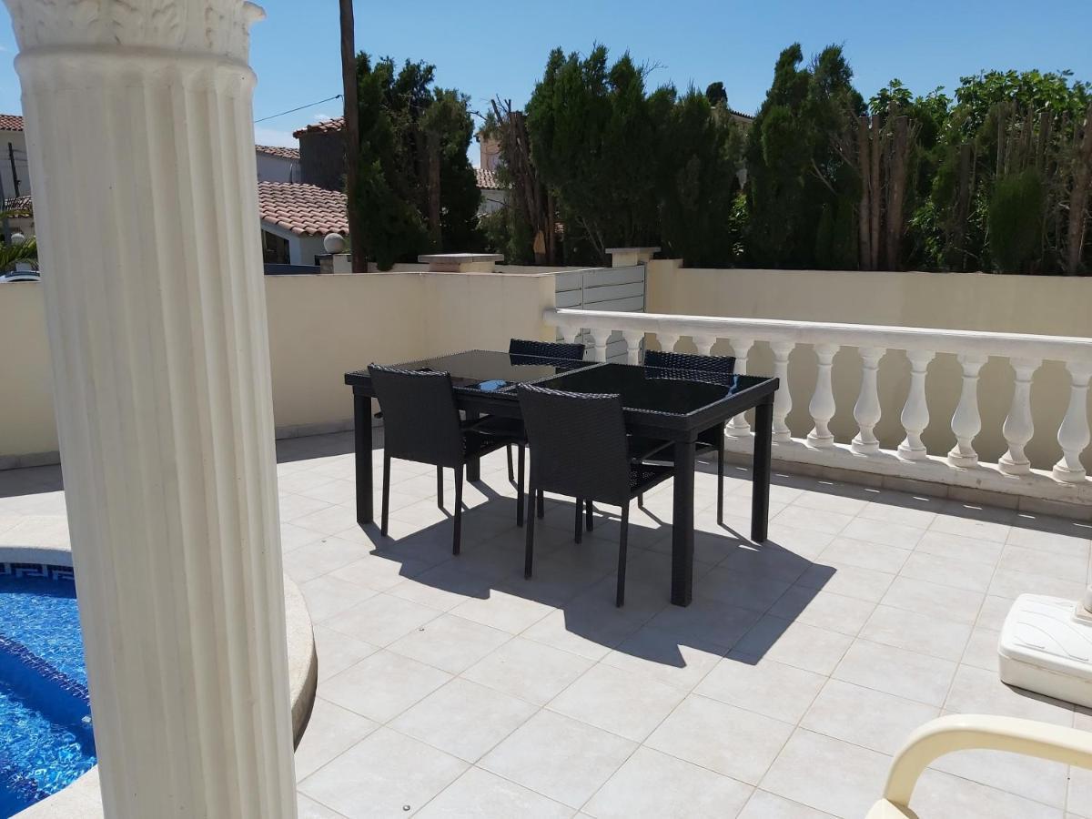 Casa Amb Piscina Privada Villa Empuriabrava Bagian luar foto